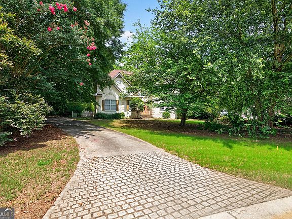 3rd image of 15 French Village Blvd