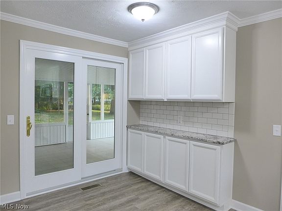 4th image of 20203 Arlington Dr