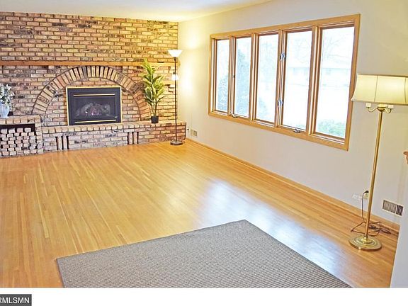 3rd image of 4601 Woodbine Ln