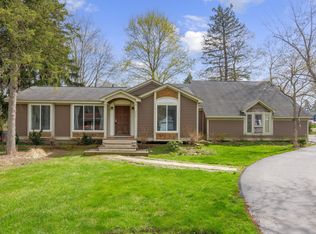 220 Goldengate St, Lake Orion, MI 48362