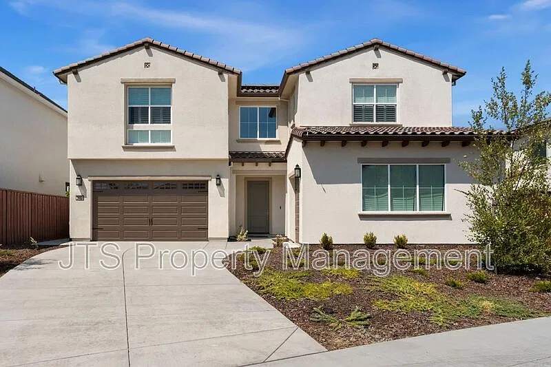 5 bed, 5.5 bath, 3788 sqft, $5,195 — Photo 1