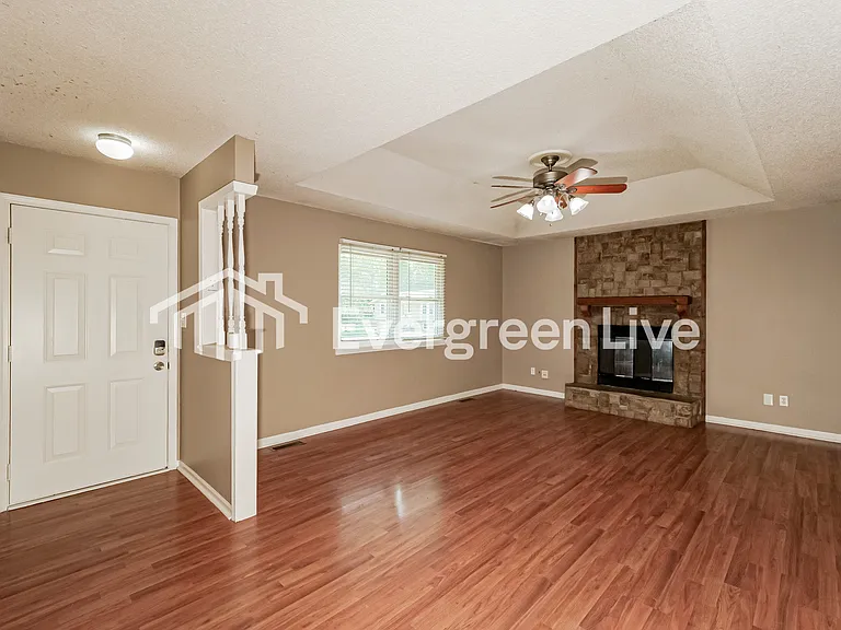 1808 NE McKee Ln — Photo 2