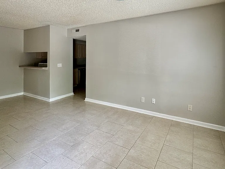 Cedar Creek Apartments — Photo 21