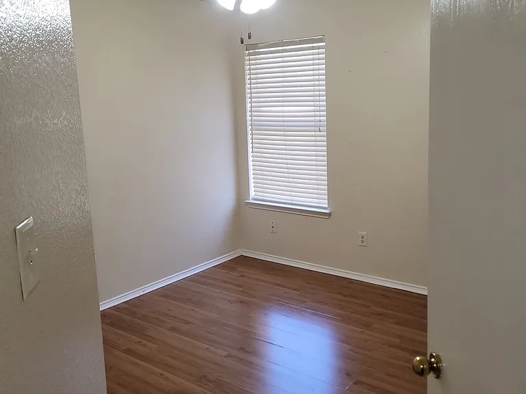 5701 Alicante Dr — Photo 9