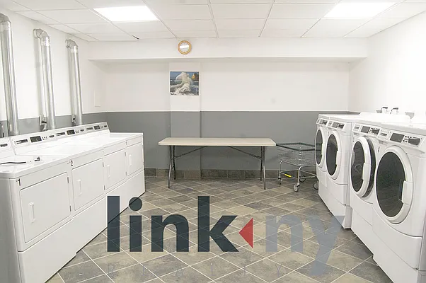 Rented by Link NY Realty | media 21