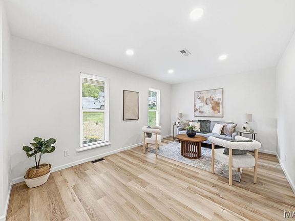 3rd image of 25 Robert Dr