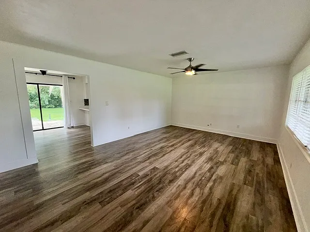 3 bed, 1222 sqft, $2,095 — Photo 3