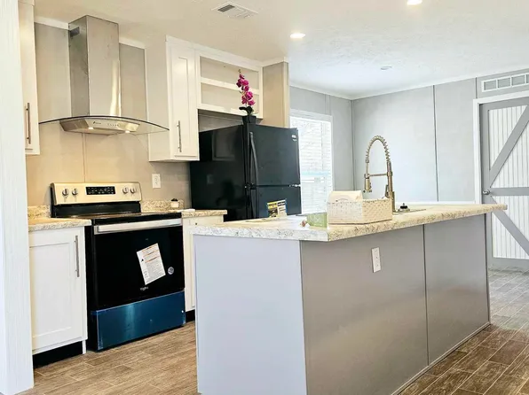 319 Bass Haven Dr, Defuniak Springs, FL 32433