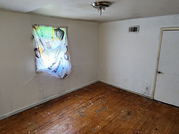 5th image of 2911 Church St