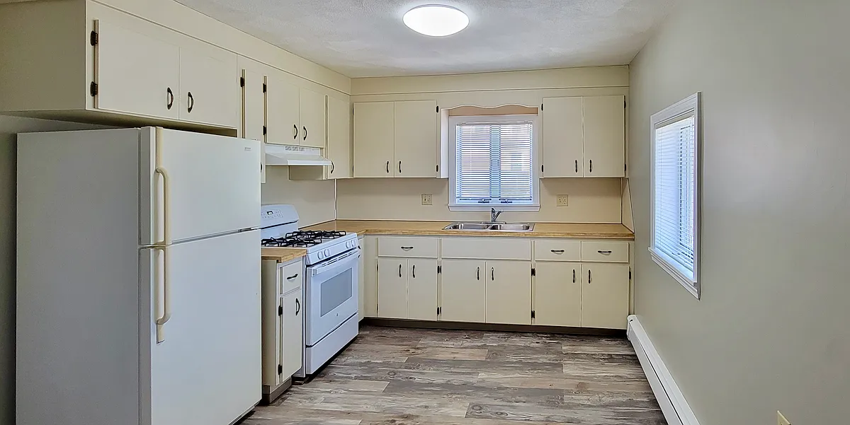 Kitchen - 128 Malden St #3