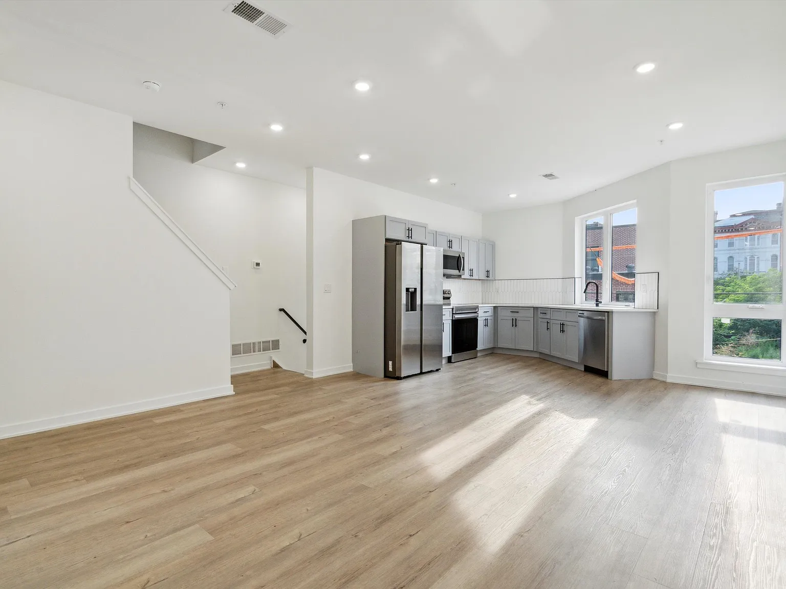 1533 N Sydenham ST Unit B — Photo 1
