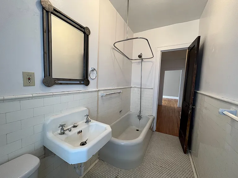 Stevens Square Apartments — Photo 153