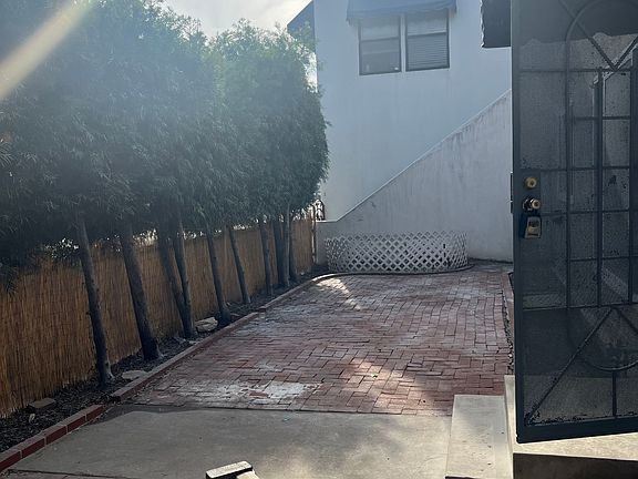 2nd image of 907 S Catalina Ave APT A