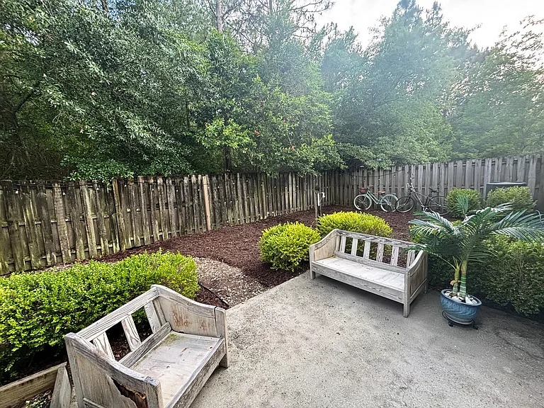 Private scenic yard