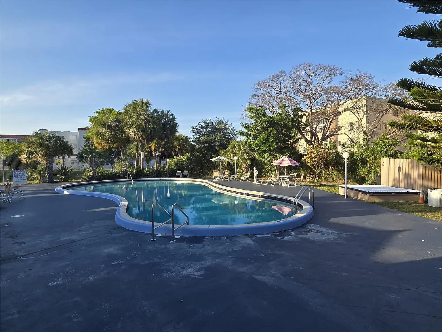 2860 Somerset Dr — Photo 4