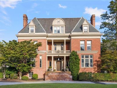 434 Bellevue Ave APT 2B, Newport, RI, 02840