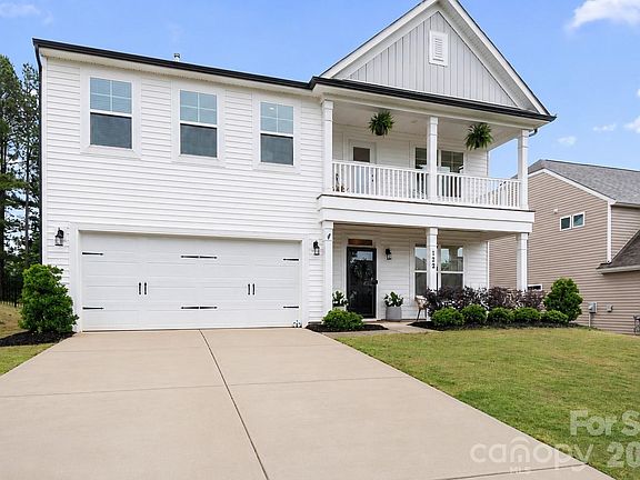 2nd image of 122 W Heart Pine Ln