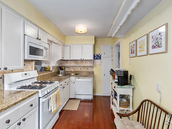 5th image of 753 Powers Ave NW