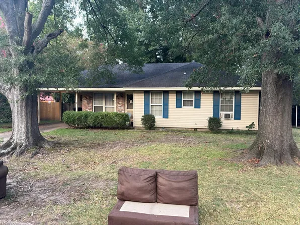 1272 Lourdes St, Greenville, MS 38703