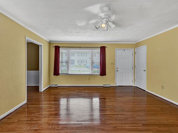 3rd image of 416 Rebecca Ln