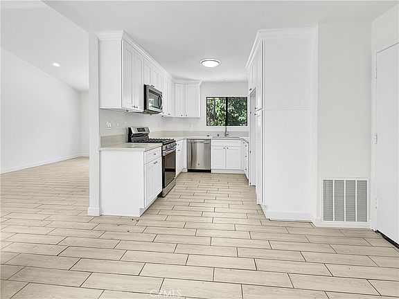 4th image of 11127 Delaware St