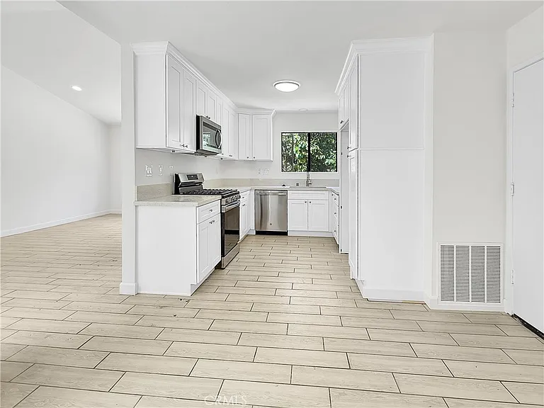 11127 Delaware St — Photo 4