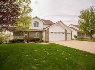 4209 Knoll Ridge Dr, Cedar Falls, IA 50613
