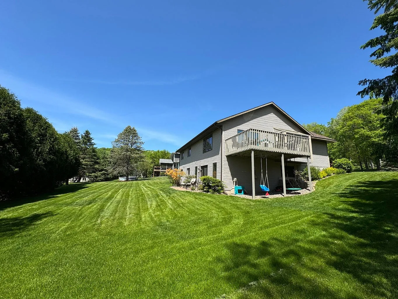 209 E Larkspur Ln — Photo 3