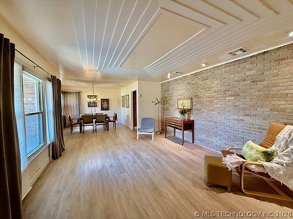 2nd image of 225 D St SW