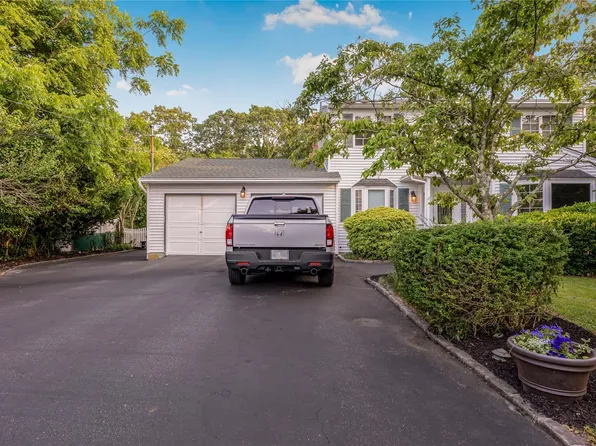 870 Karshick Street, Bohemia, NY 11716