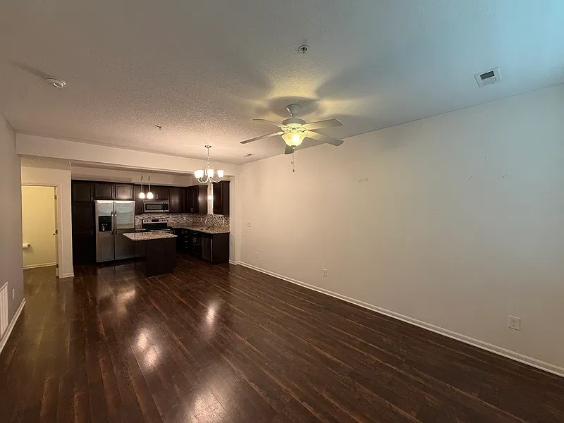 3 bed, 2.5 bath, 1636 sqft, $2,000 — Photo 2