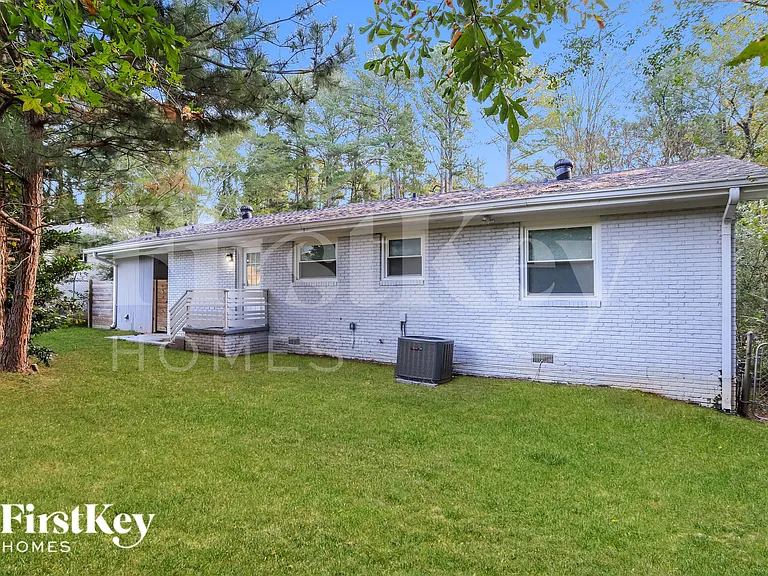 1855 Shamrock Dr — Photo 17
