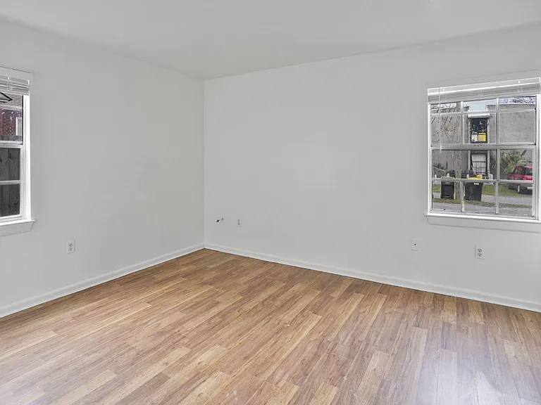 1220 E Victory Dr #1 — Photo 7