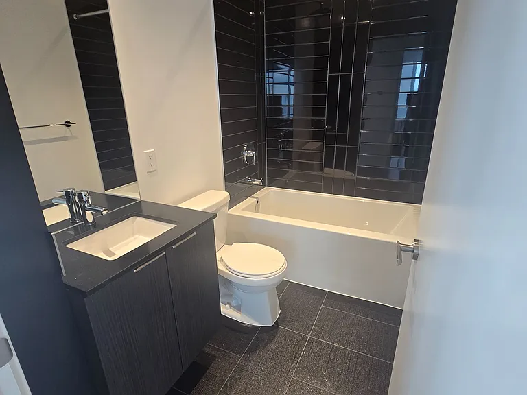 448 Burnhamthorpe Rd W #6608 — Photo 9