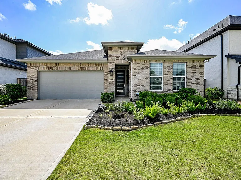 9222 Dearborn Knoll Dr — Photo 1