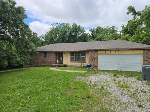 1546 S 94th St, Edwardsville, KS 66111