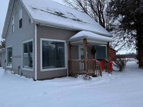 9258 Hickory Rd, Virginia, IL 62691