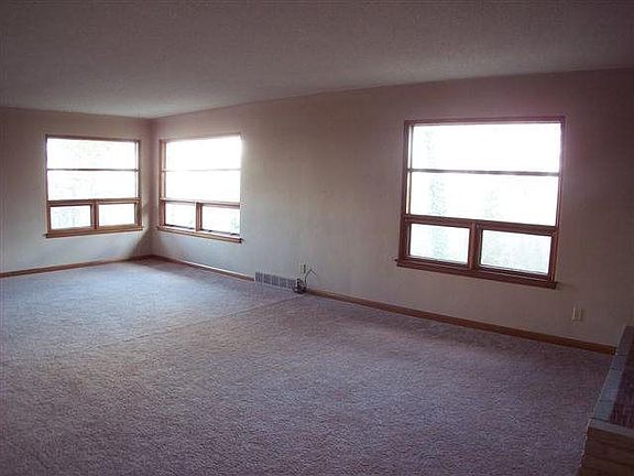 3rd image of 1125 Pamela Dr
