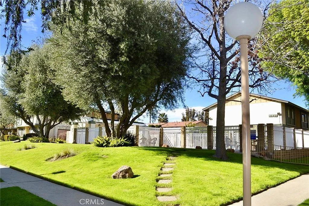 3 bed, 1211 sqft, $3,200 — Photo 1