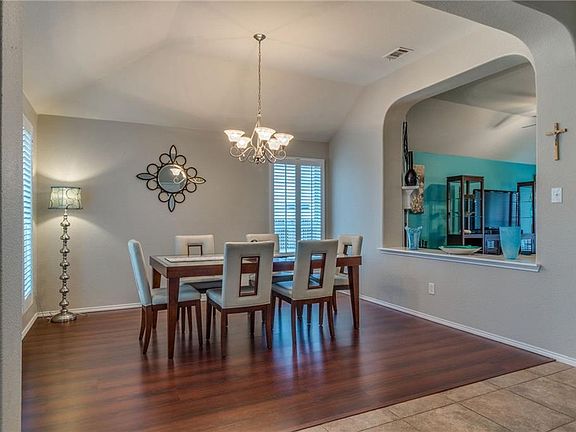 5th image of 944 Mimosa Ct