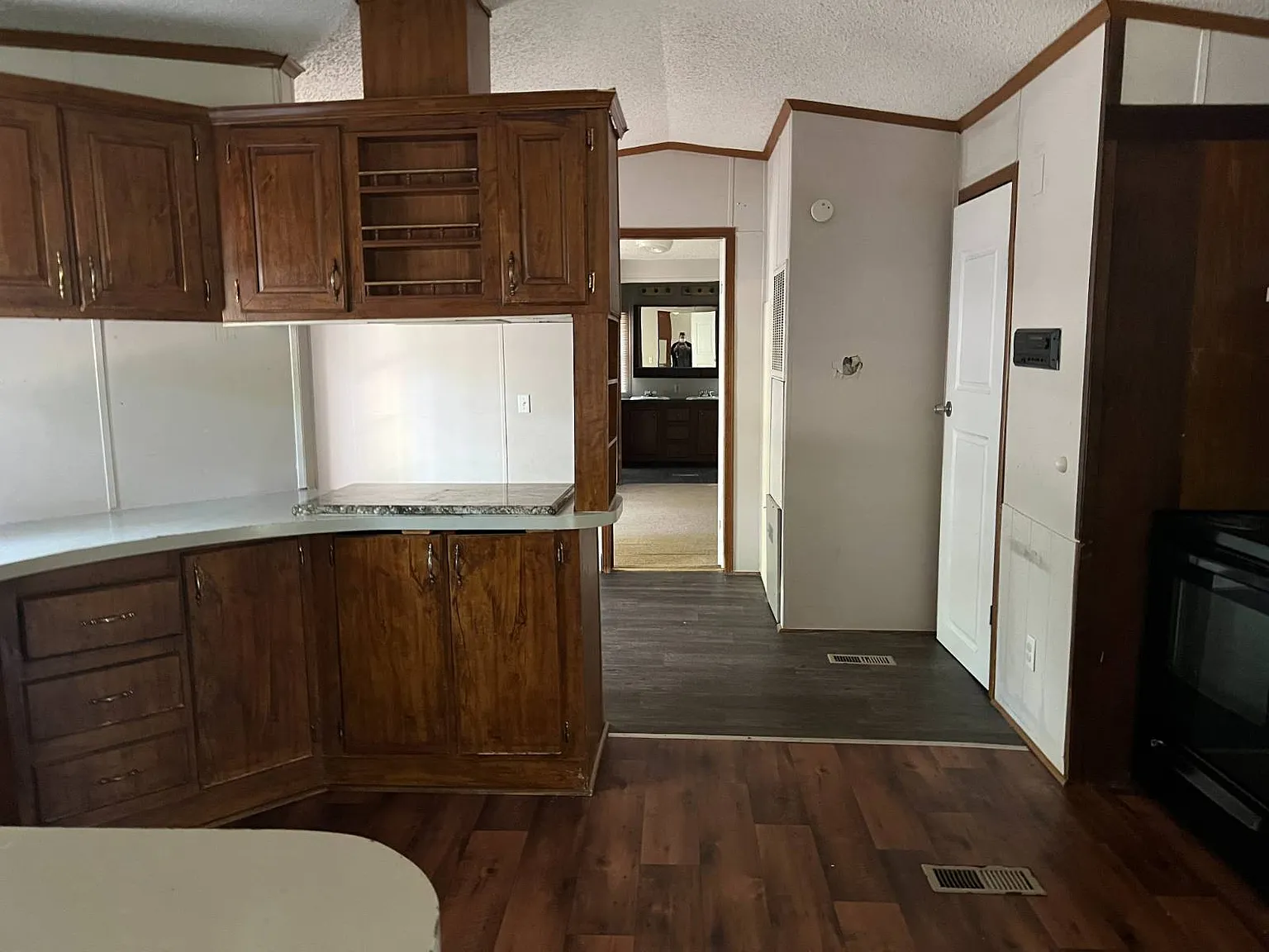 3 bed, 2.0 bath, 1280 sqft, $21,000 — Photo 3