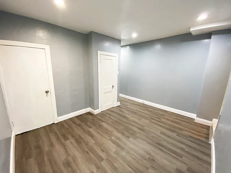 2731 Hope St — Photo 9