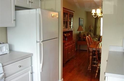 2nd image of 818 Thayer St