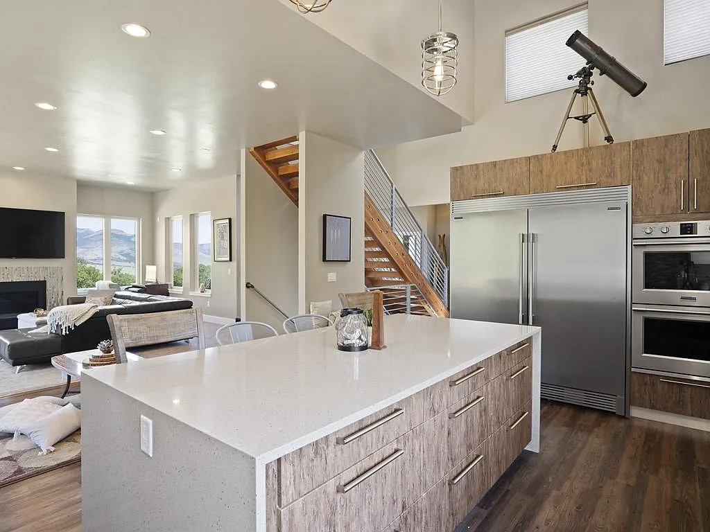 4 bed, 3800 sqft, $6,500 — Photo 4