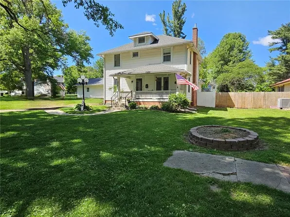 806 Elm St, Tarkio, MO 64491