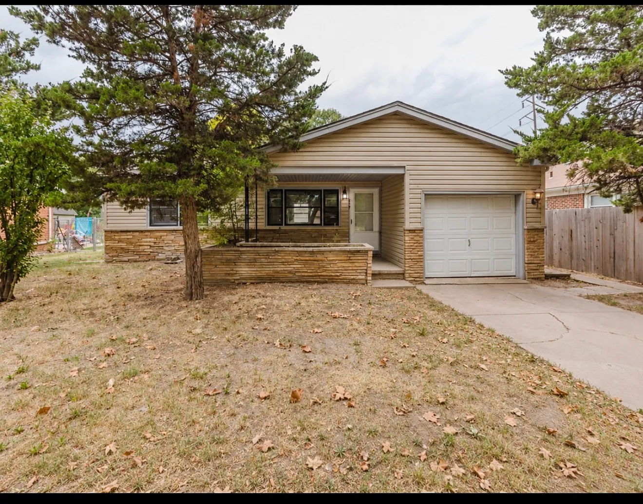 2 bed, 828 sqft, $1,100 — Photo 1