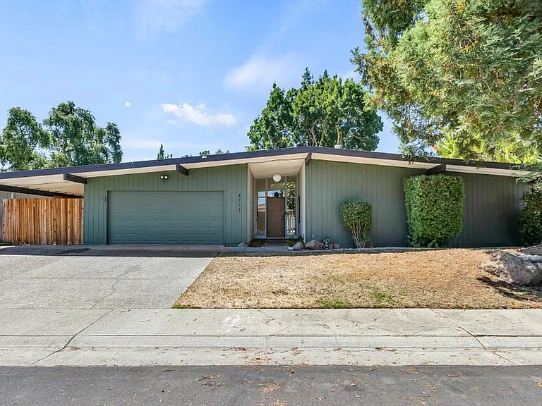 8712 Celery Ct — Photo 1