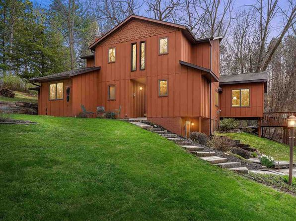 3889 Spring St NE, Solon, IA 52333