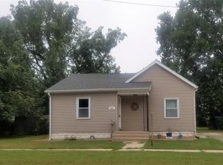 946 Rountree St, Hillsboro, IL 62049