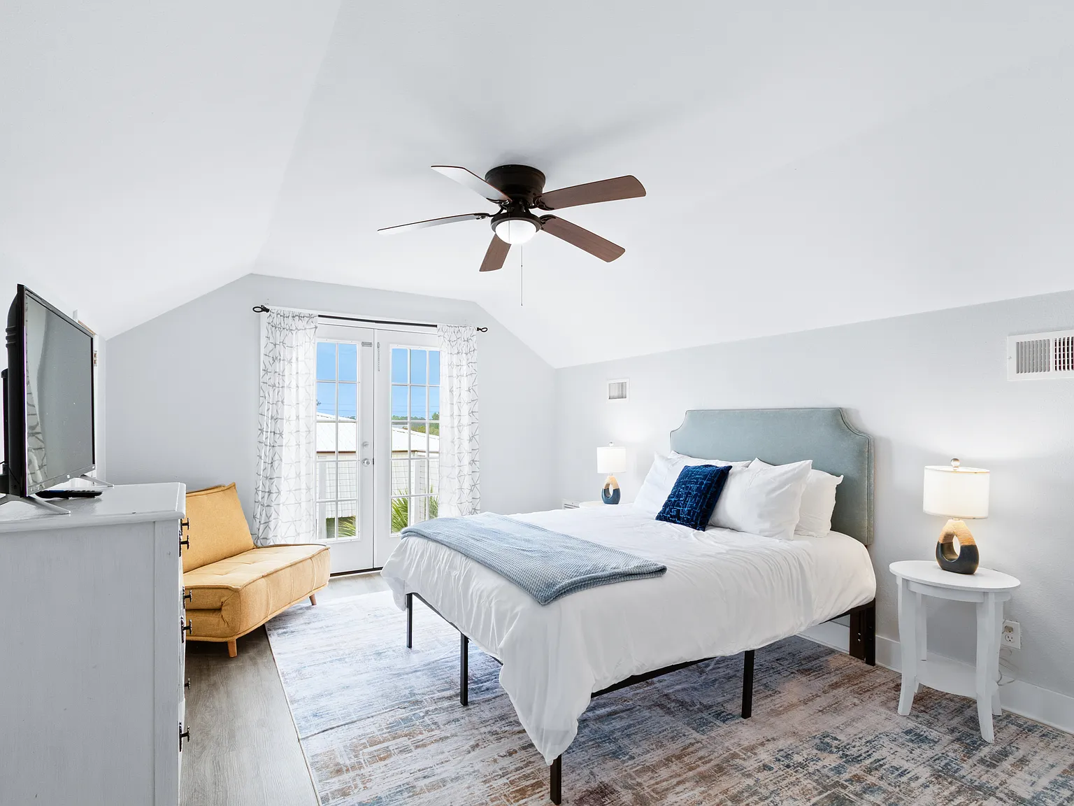 6 bed, 2620 sqft, $6,500 — Photo 3